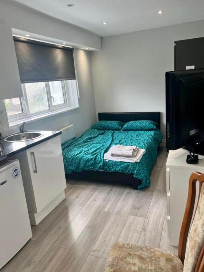 Wisdom Care: The Orpington Cutie Hotel Bagian luar foto